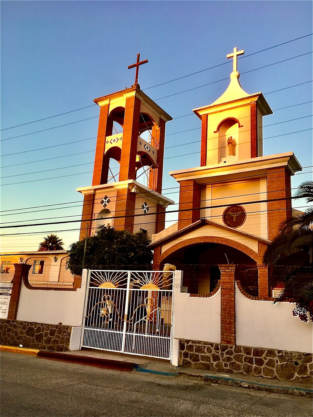 Parroquia San Antonio de Padua | Club de Leones 307, La Gloria, 22709 Tijuana, B.C., Mexico | Phone: 664 636 1316