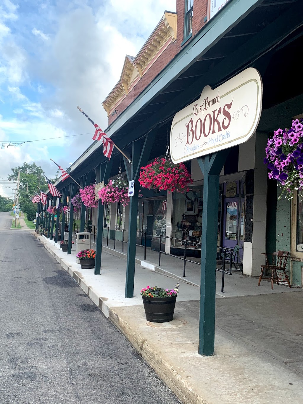 Shermans Inn on Main Bed & Breakfast | 137 W Main St, Sherman, NY 14781, USA | Phone: (716) 720-0889