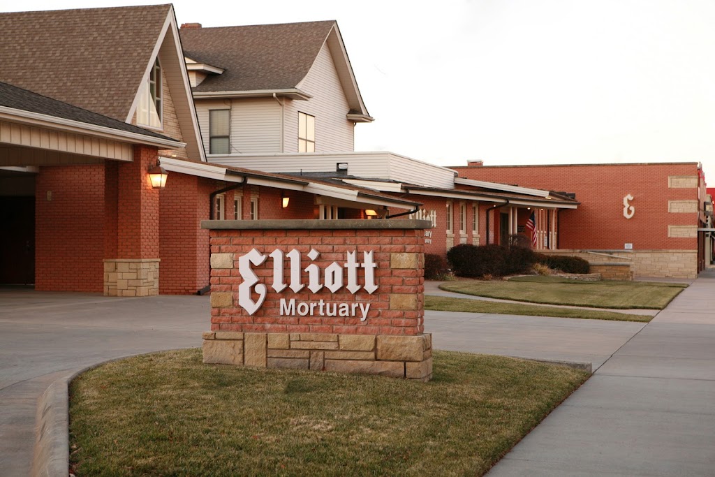 Elliott Mortuary & Crematory | 1219 N Main St, Hutchinson, KS 67501, USA | Phone: (620) 663-3327