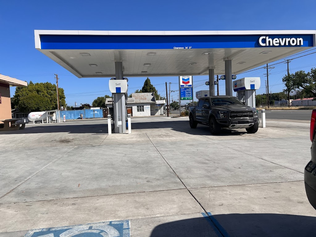 Chevron | 13235 Monterey Hwy, San Martin, CA 95046, USA | Phone: (408) 683-4421