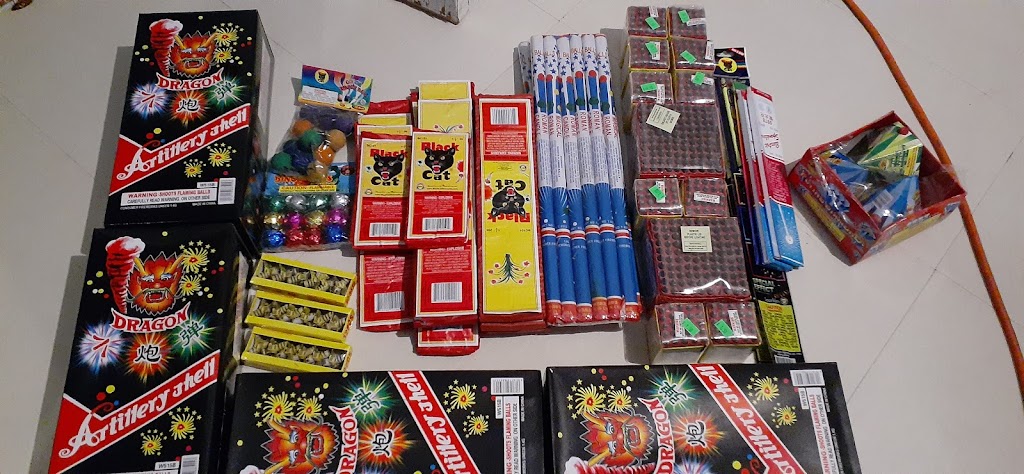 Dino Fireworks | 4568 FM1187 # C, Burleson, TX 76028, USA | Phone: (817) 561-2752