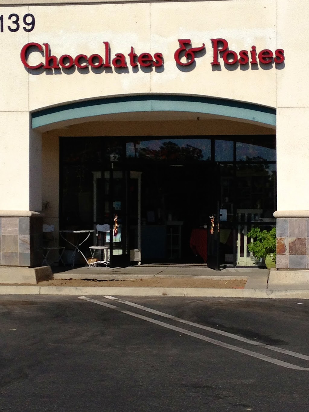 Chocolates & Posies | 26766 Redhawk Ln, Clovis, CA 93619, USA | Phone: (559) 298-5599