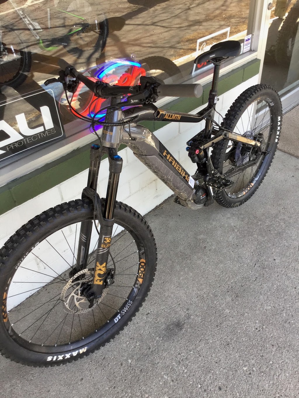 Wrightwood eBikes | 6025 Park Dr, Wrightwood, CA 92397, USA | Phone: (661) 400-7882