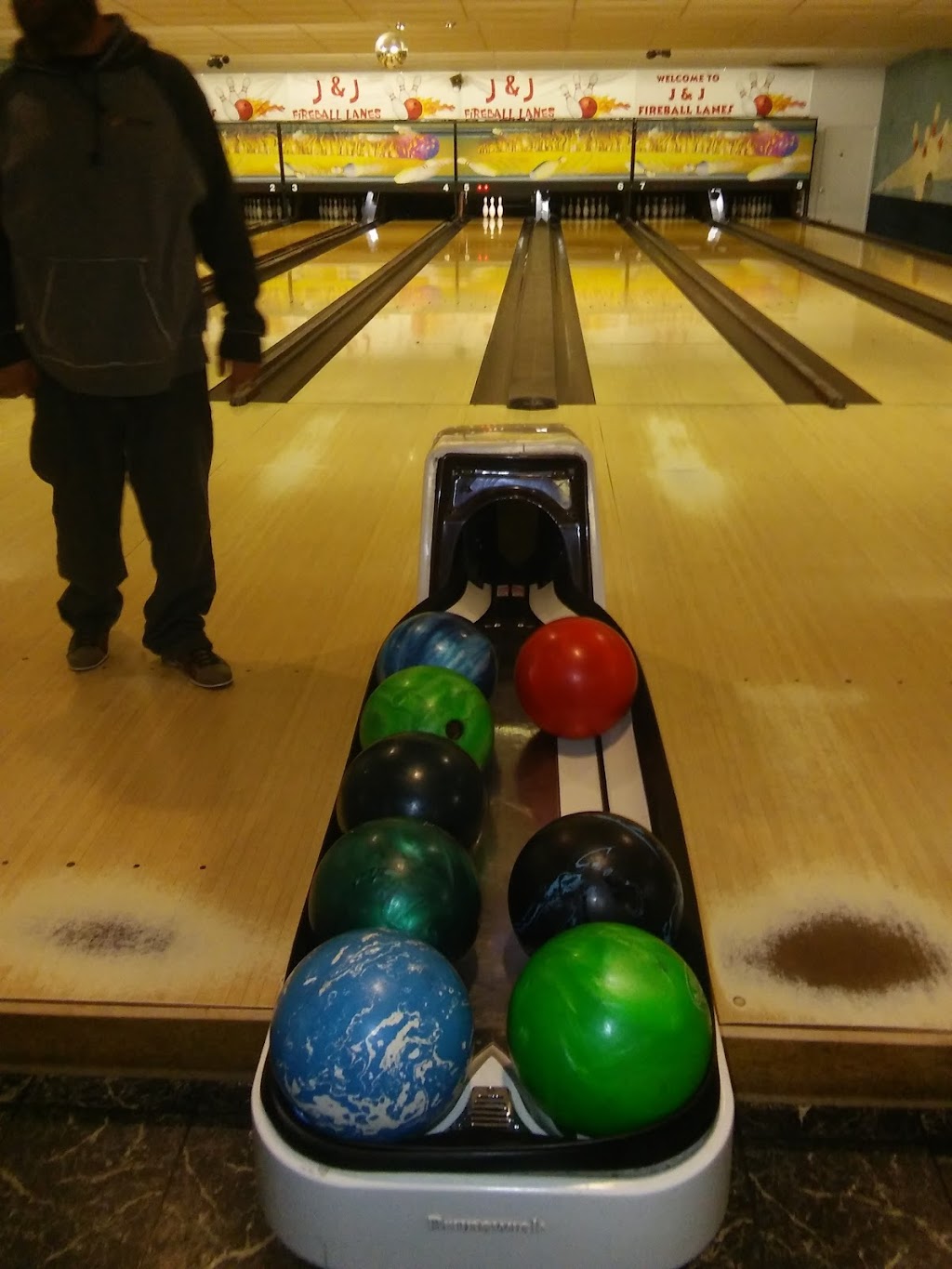 J&J Fireball Lanes | 817 E Wisconsin St, Portage, WI 53901, USA | Phone: (608) 742-6638