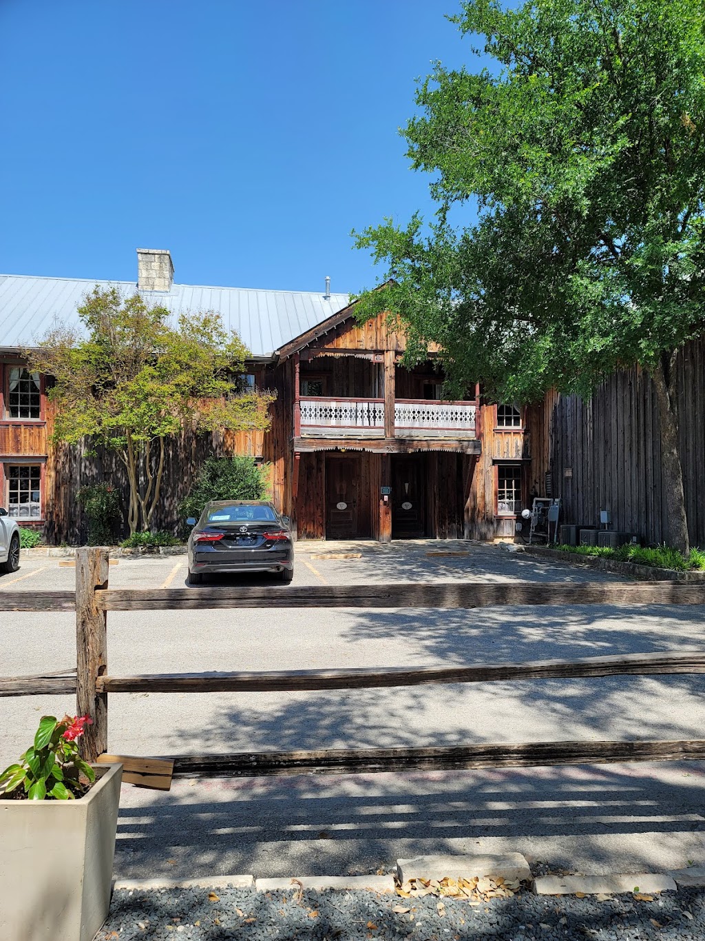 Gruene River Grill | 1259 Gruene Rd, New Braunfels, TX 78130, USA | Phone: (830) 624-2300