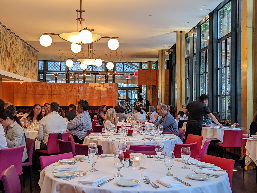 Bryant Park Grill | 25 W 40th St, New York, NY 10018, USA | Phone: (212) 840-6500