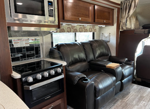 Classic C RV Rentals LLC | 207 Hitt St, Waxahachie, TX 75165, USA | Phone: (817) 266-0769