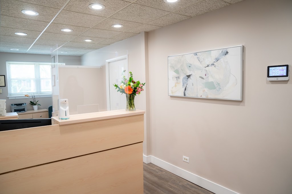 Park Ridge Smile Center - Susan T. Thomas, DDS | 303 Medical Arts Building, 303 N Northwest Hwy, Park Ridge, IL 60068, USA | Phone: (847) 825-2277