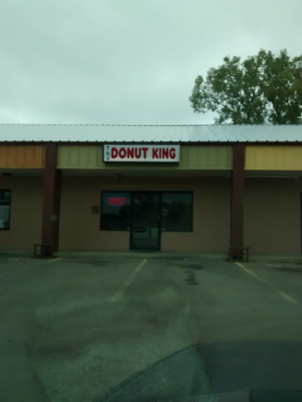 Doughnut King - bakery  | Photo 2 of 2 | Address: 510 FM718 # B, Newark, TX 76071, USA | Phone: (817) 489-1873