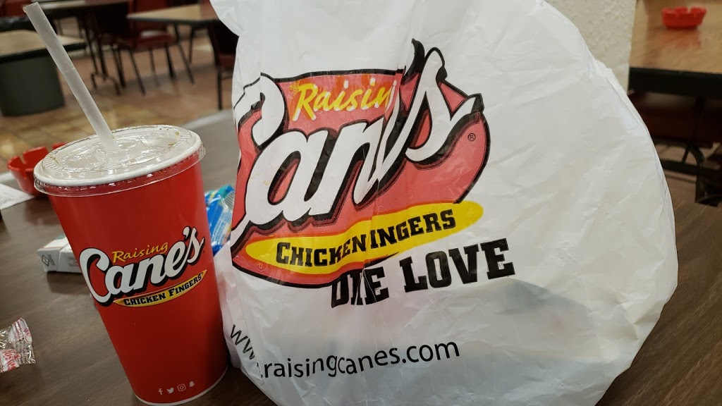 Raising Canes Chicken Fingers | 5702 4th St, Lubbock, TX 79416, USA | Phone: (806) 788-1588