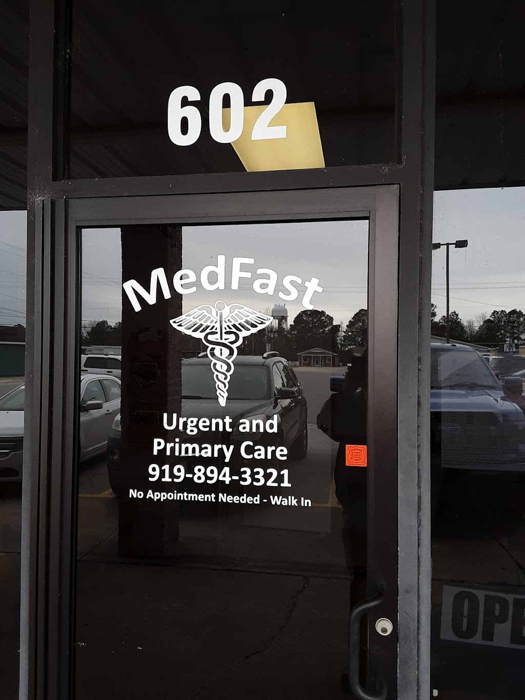 Med Fast Urgent & Primary Care - doctor  | Photo 1 of 4 | Address: 602 S Wall St, Benson, NC 27504, USA | Phone: (919) 894-3321
