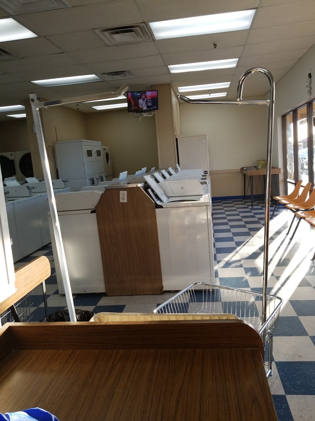 Plaza Laundromat | 4815 E Main St UNIT 18, Mesa, AZ 85205 | Phone: (480) 531-3048