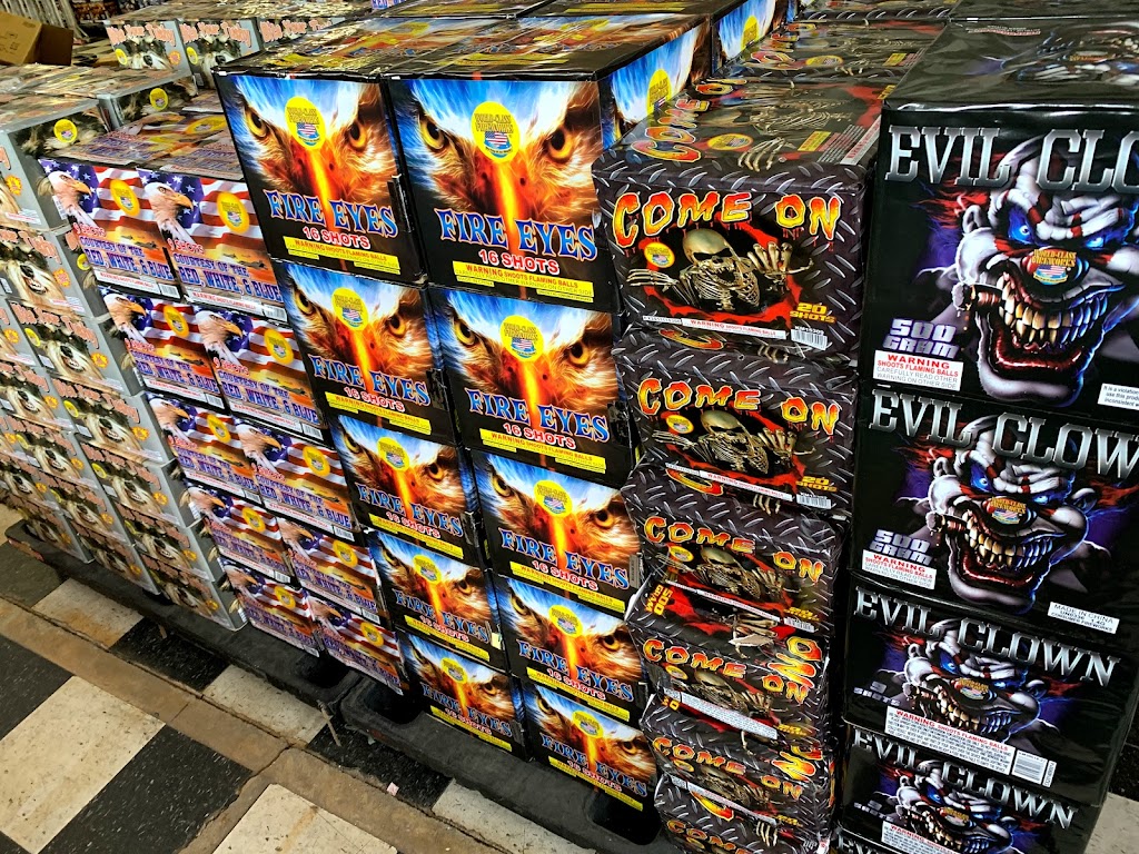 Discount Fireworks | 11255 IN-120, Middlebury, IN 46540, USA | Phone: (574) 336-6068