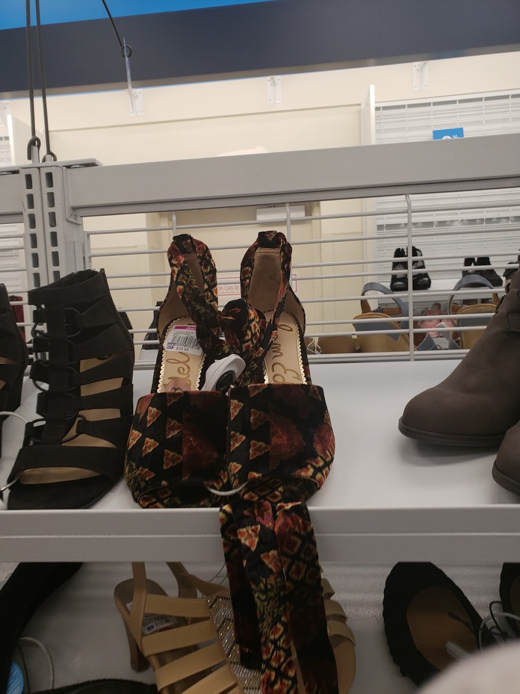 Ross Dress for Less | 3880 S Maryland Pkwy, Las Vegas, NV 89119, USA | Phone: (702) 474-4190