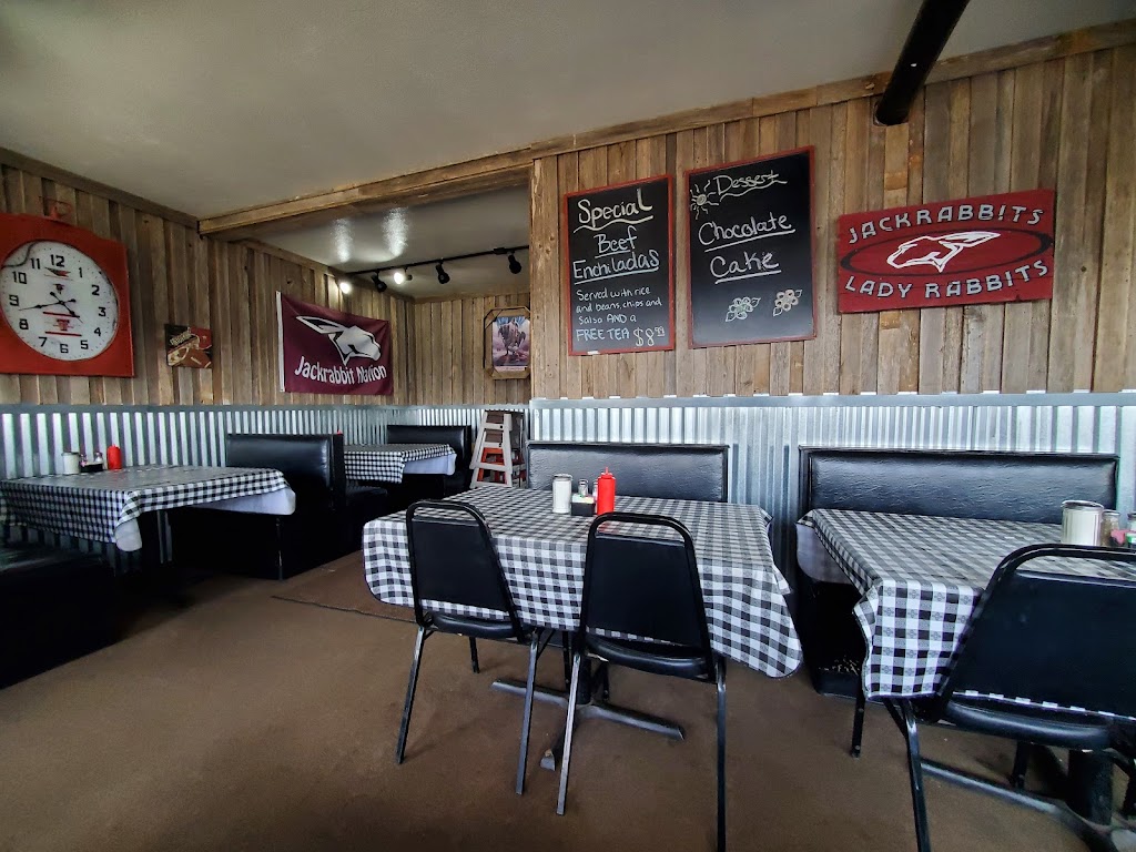 Jackrabbit Grill | 624 US-82, Ralls, TX 79357, USA | Phone: (806) 253-1211