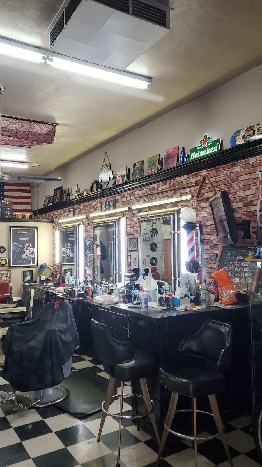 Oak St. Barber Shop | 9751 Oak St, Bellflower, CA 90706, USA | Phone: (562) 712-1210