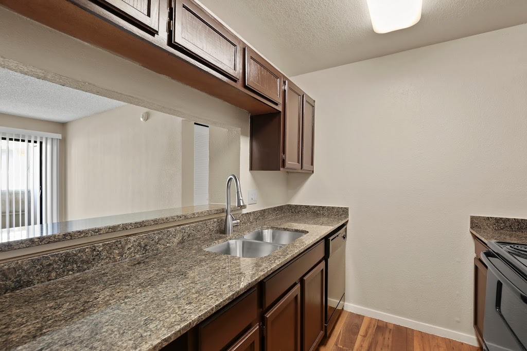 MacArthur Park Apartments | 812 Kinwest Pkwy, Irving, TX 75063, USA | Phone: (469) 209-7756