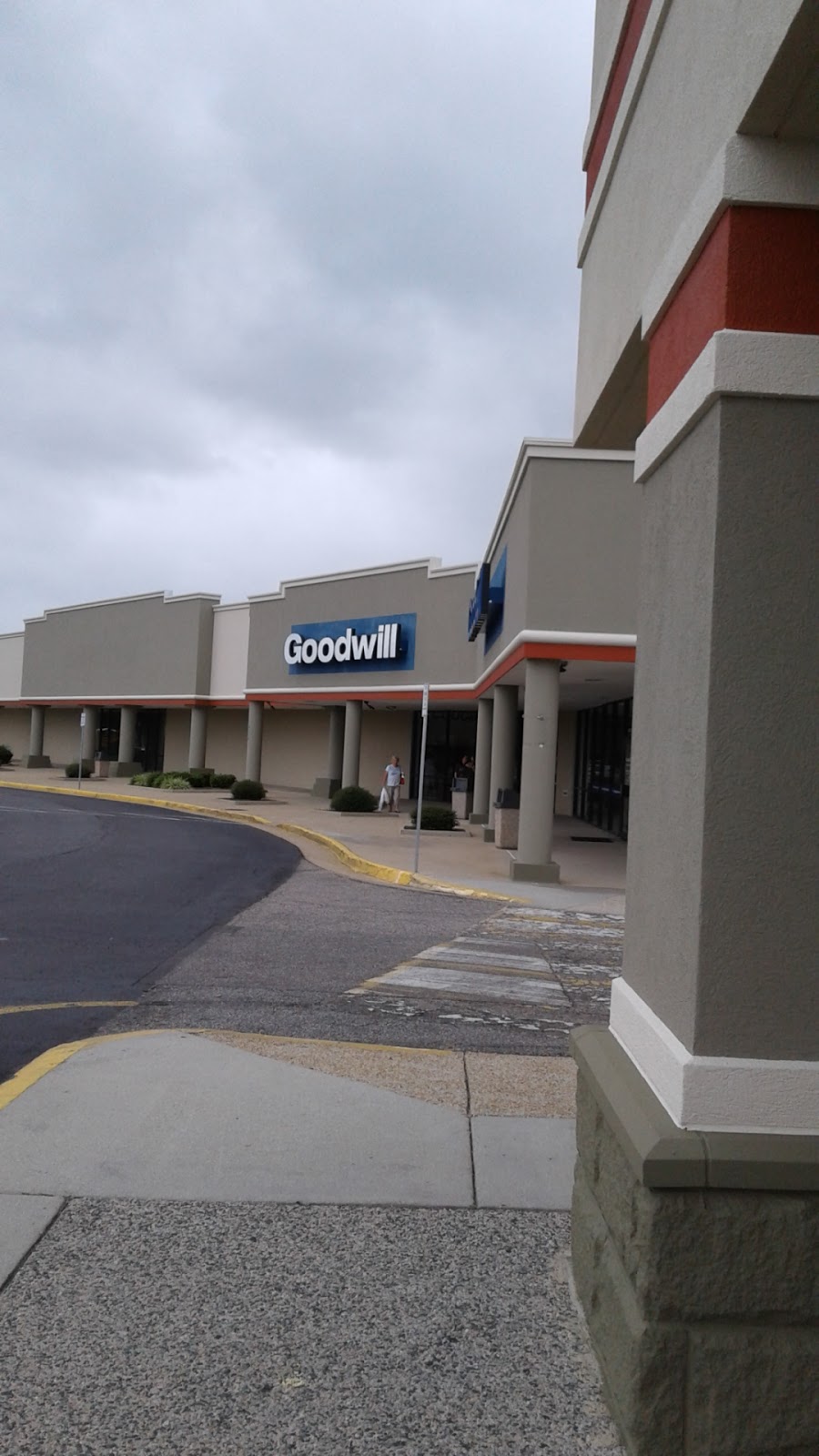 Goodwill Lynnhaven Retail Store | 600 S Lynnhaven Rd, Virginia Beach, VA 23452, USA | Phone: (757) 213-4474