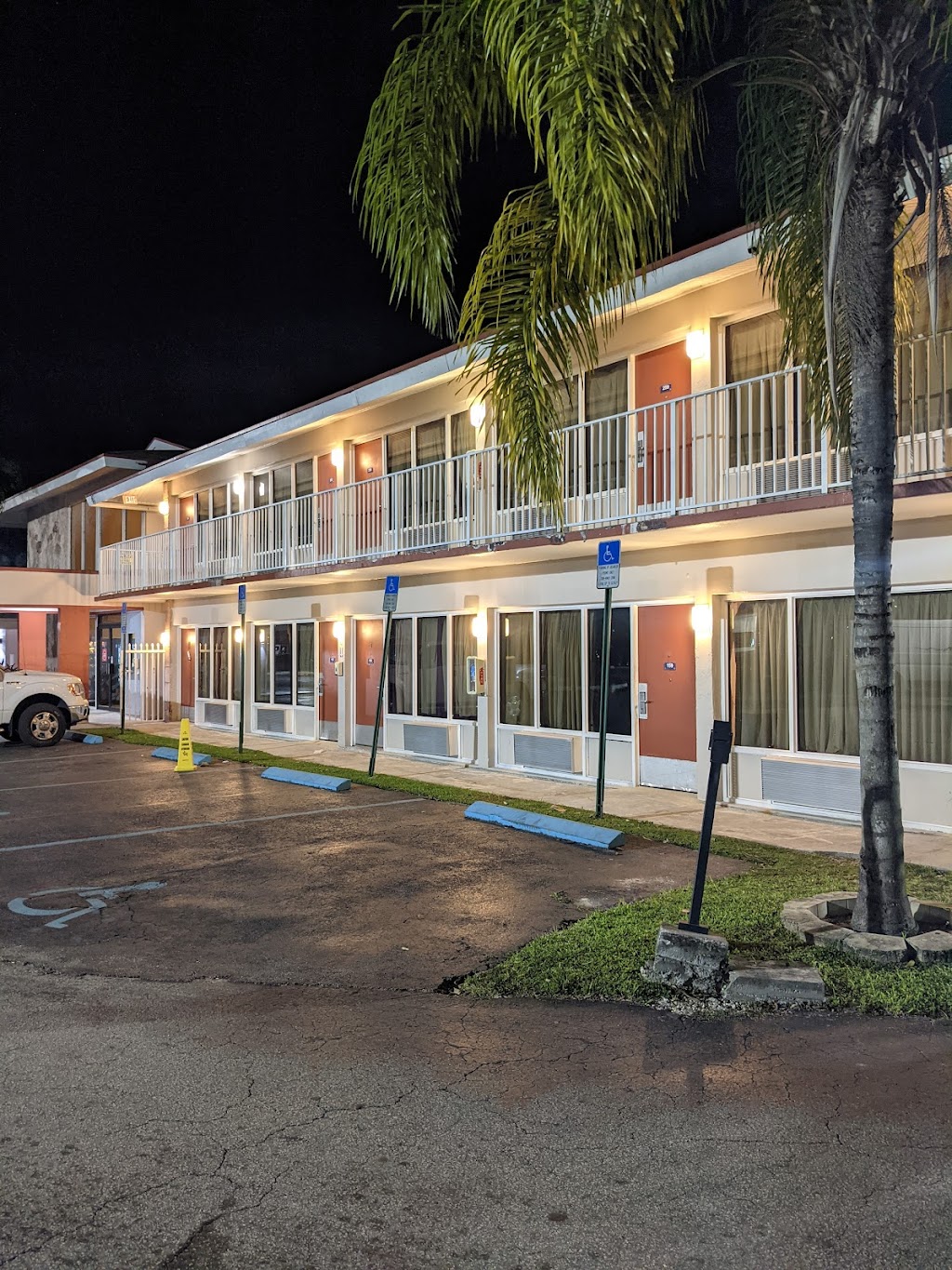 Garden Inn Homestead | 51 S Homestead Blvd, Homestead, FL 33030, USA | Phone: (305) 245-1260