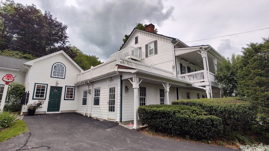 Fox & Bear Lodge | 967 McAfee Glenwood Rd, Glenwood, NJ 07418, USA | Phone: (917) 267-8184