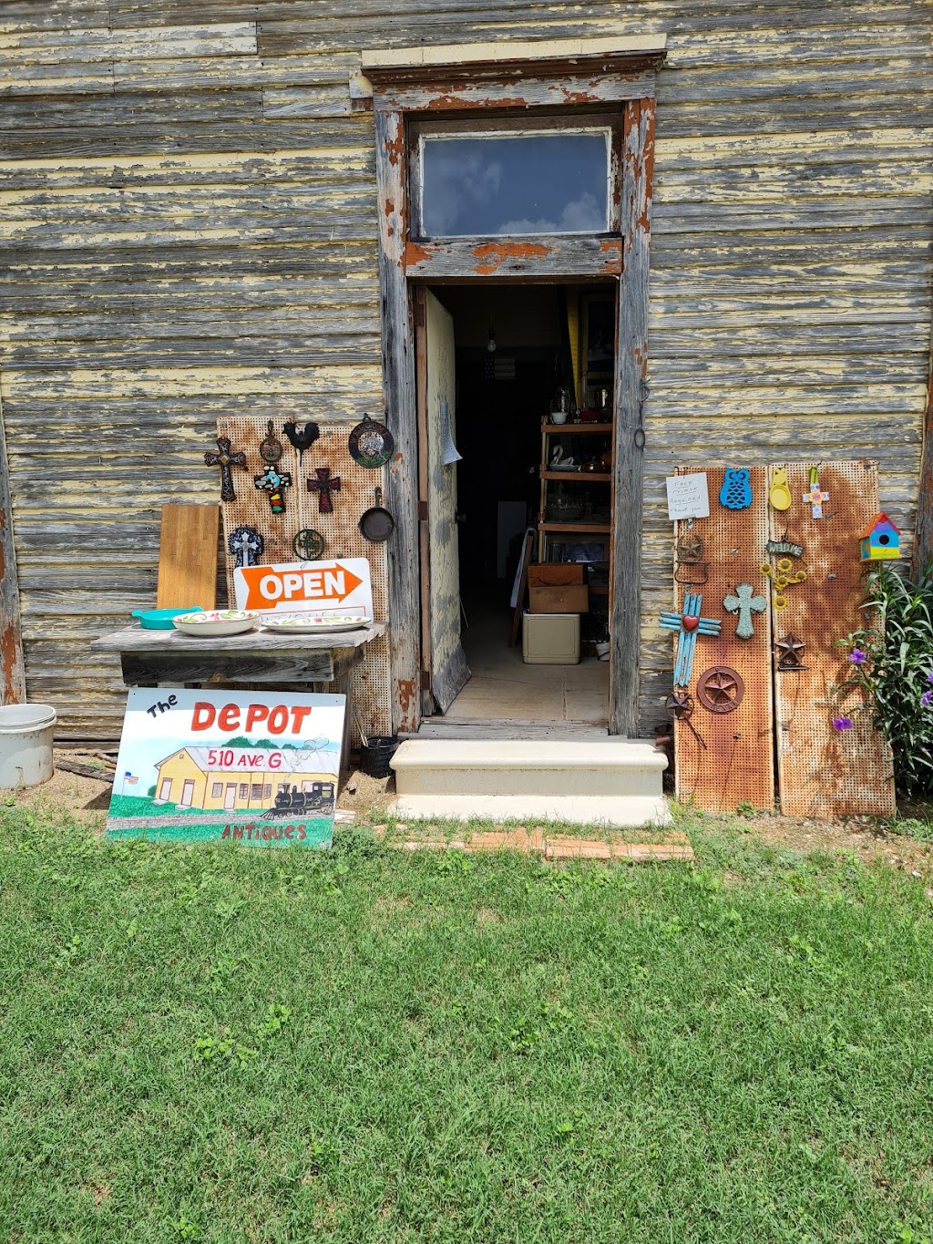 Depot Antiques | 510 Avenue G, Poteet, TX 78065, USA | Phone: (830) 742-3310