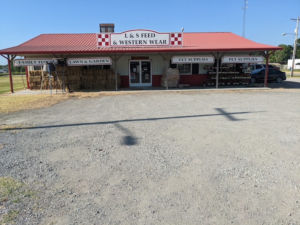 L & S Feed & Supply | 102 W Railroad St, Chouteau, OK 74337, USA | Phone: (918) 476-7234