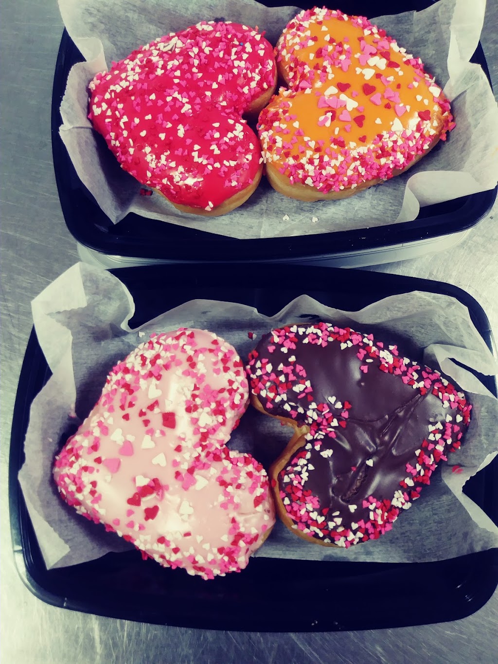 Pine Donuts | 7824 Crowley Rd, Fort Worth, TX 76134, USA | Phone: (817) 615-8093