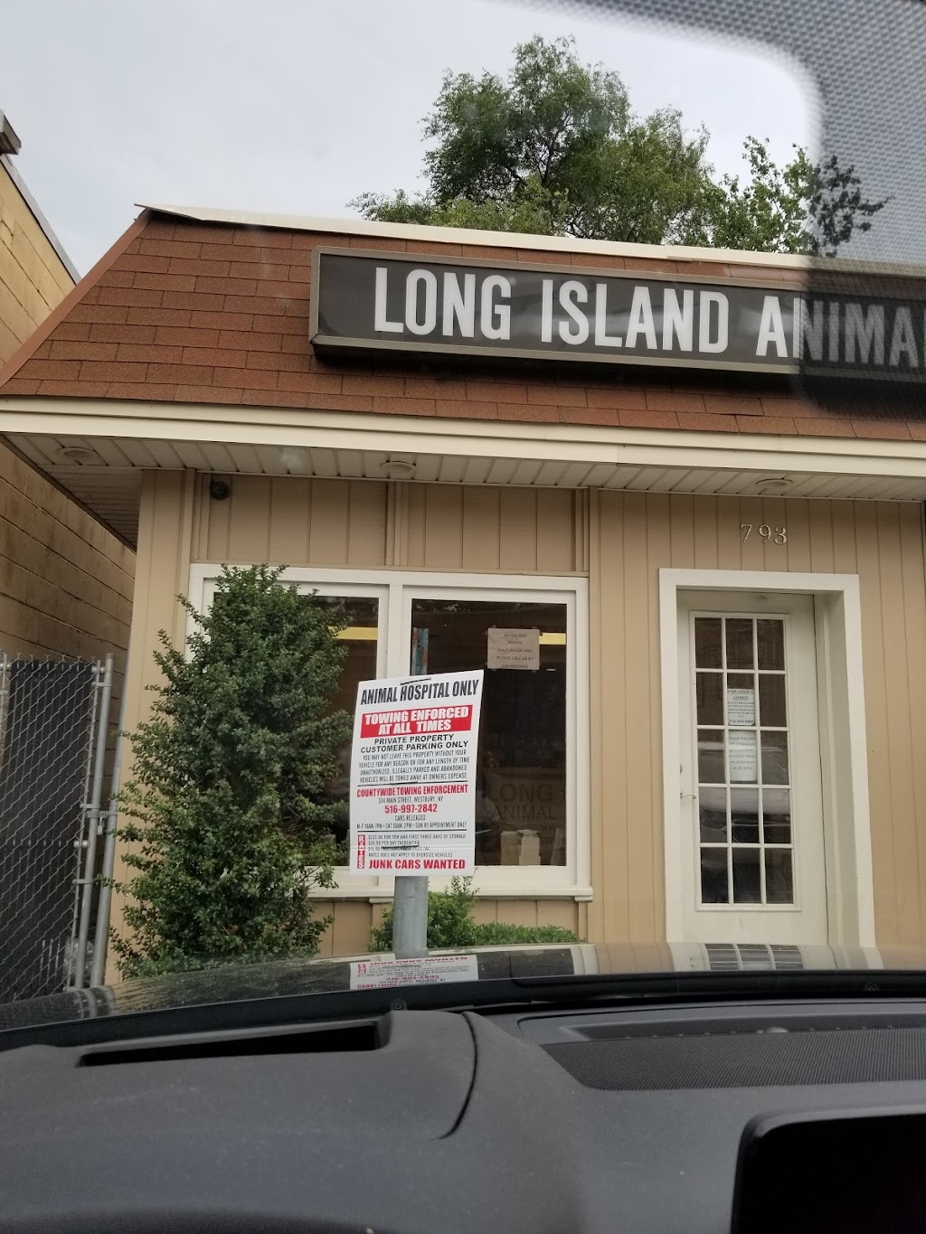 Long Island Animal Hospital | 793 Old Country Rd, Westbury, NY 11590, USA | Phone: (516) 333-0400