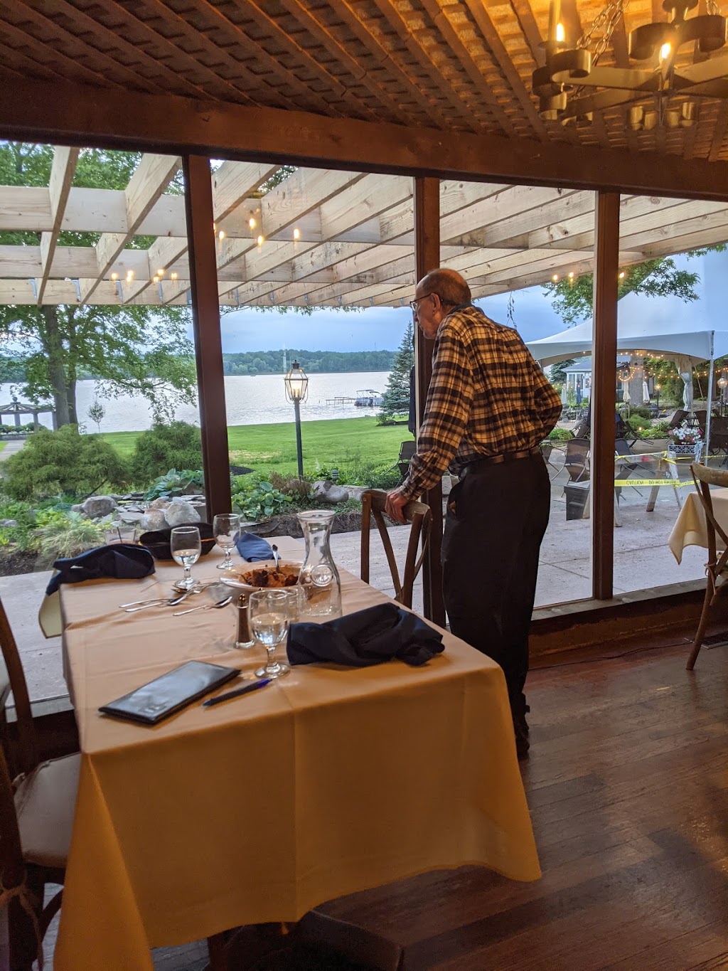 The Oaks Lakeside Restaurant | 5878 Longacre Ln, Chippewa Lake, OH 44215, USA | Phone: (330) 769-2601