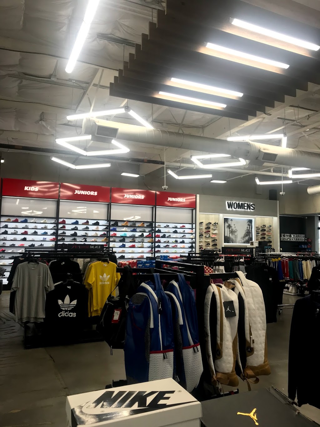 Shoe Palace | 8155 Arroyo Cir A-013, Gilroy, CA 95020, USA | Phone: (408) 842-1115