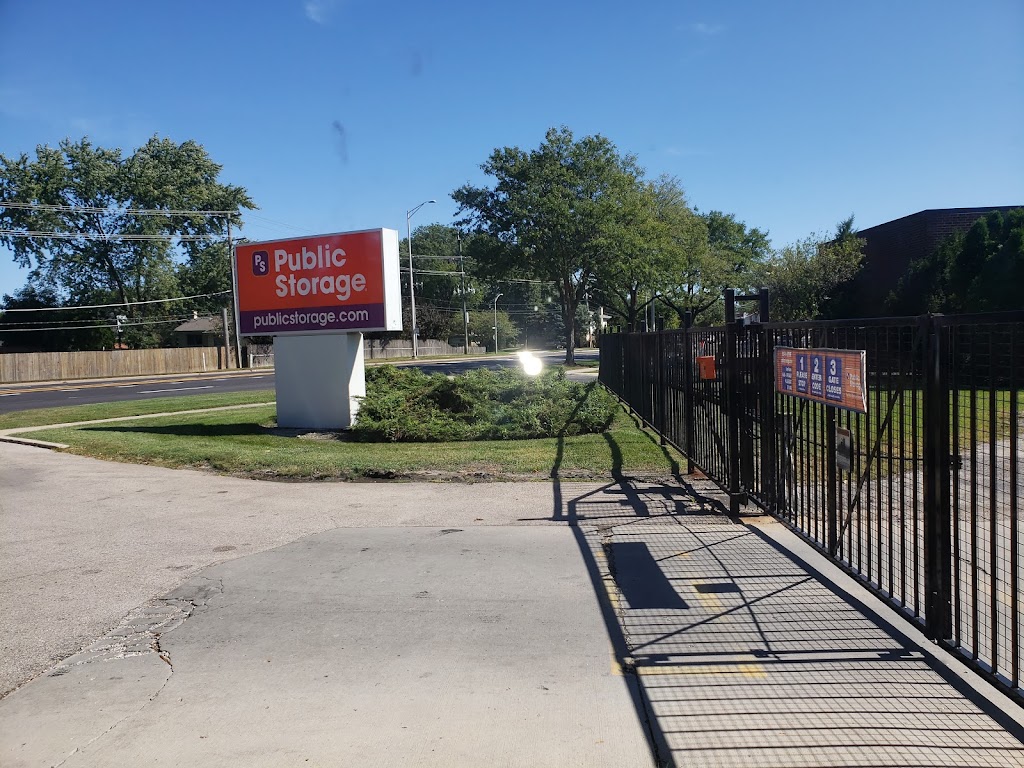 Public Storage | 903 E Algonquin Rd, Arlington Heights, IL 60005, USA | Phone: (224) 366-0976
