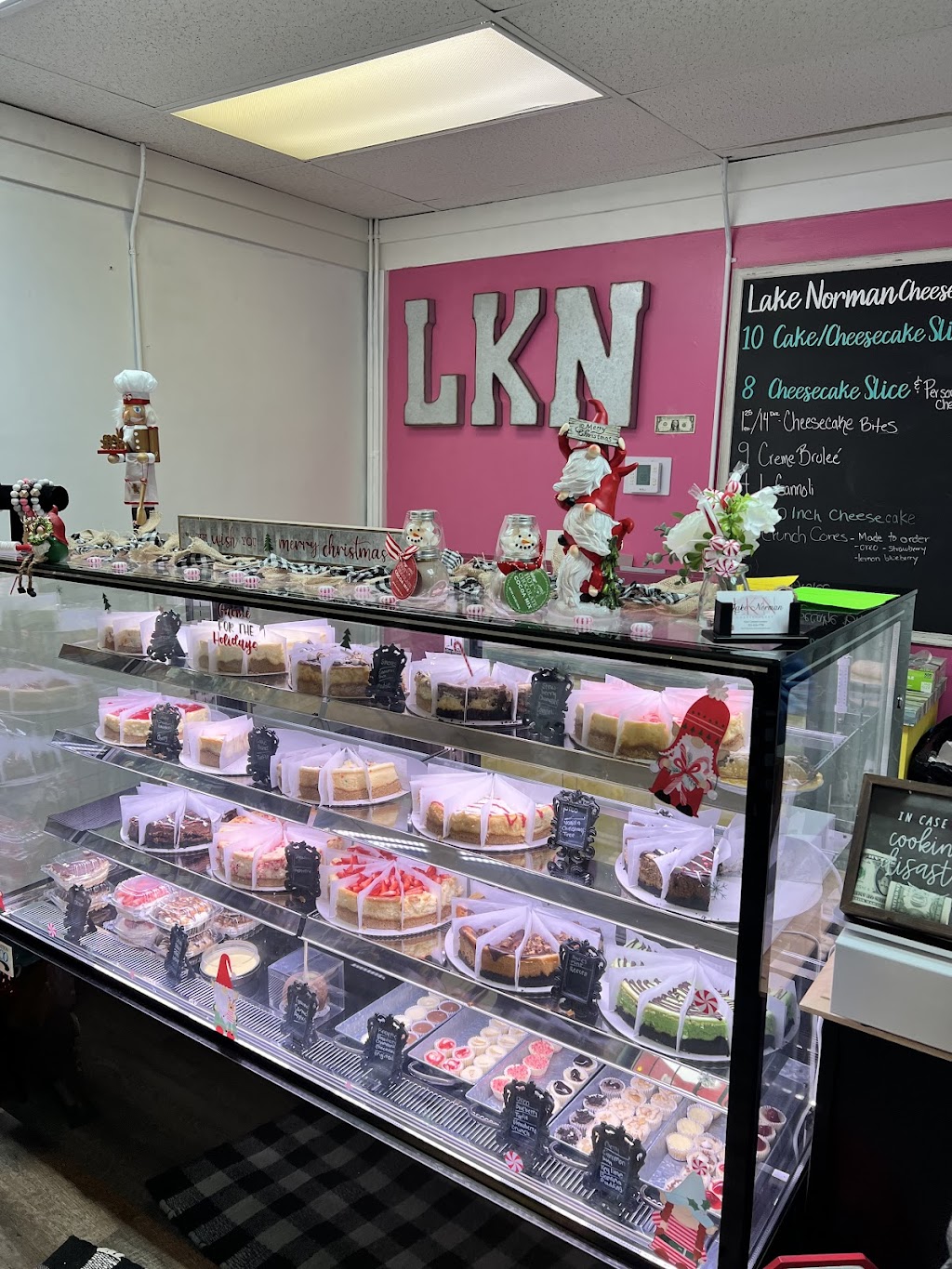 LKN Cheesecakery | 128 1st St W, Conover, NC 28613, USA | Phone: (828) 469-5019