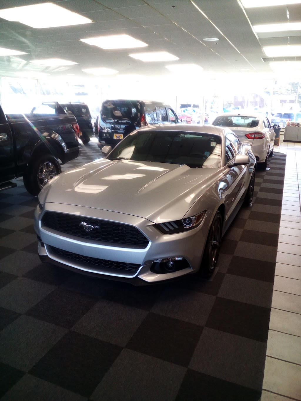 Paul Heuring Ford | 720 N Hobart Rd, Hobart, IN 46342, USA | Phone: (219) 942-3673