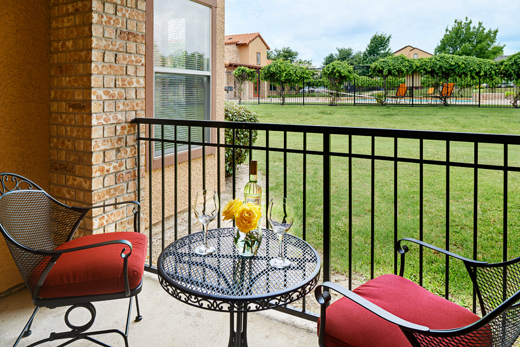 Courtyards at Kirnwood Apartment Homes | 2600 Bolton Boone Dr, DeSoto, TX 75115, USA | Phone: (833) 441-1394