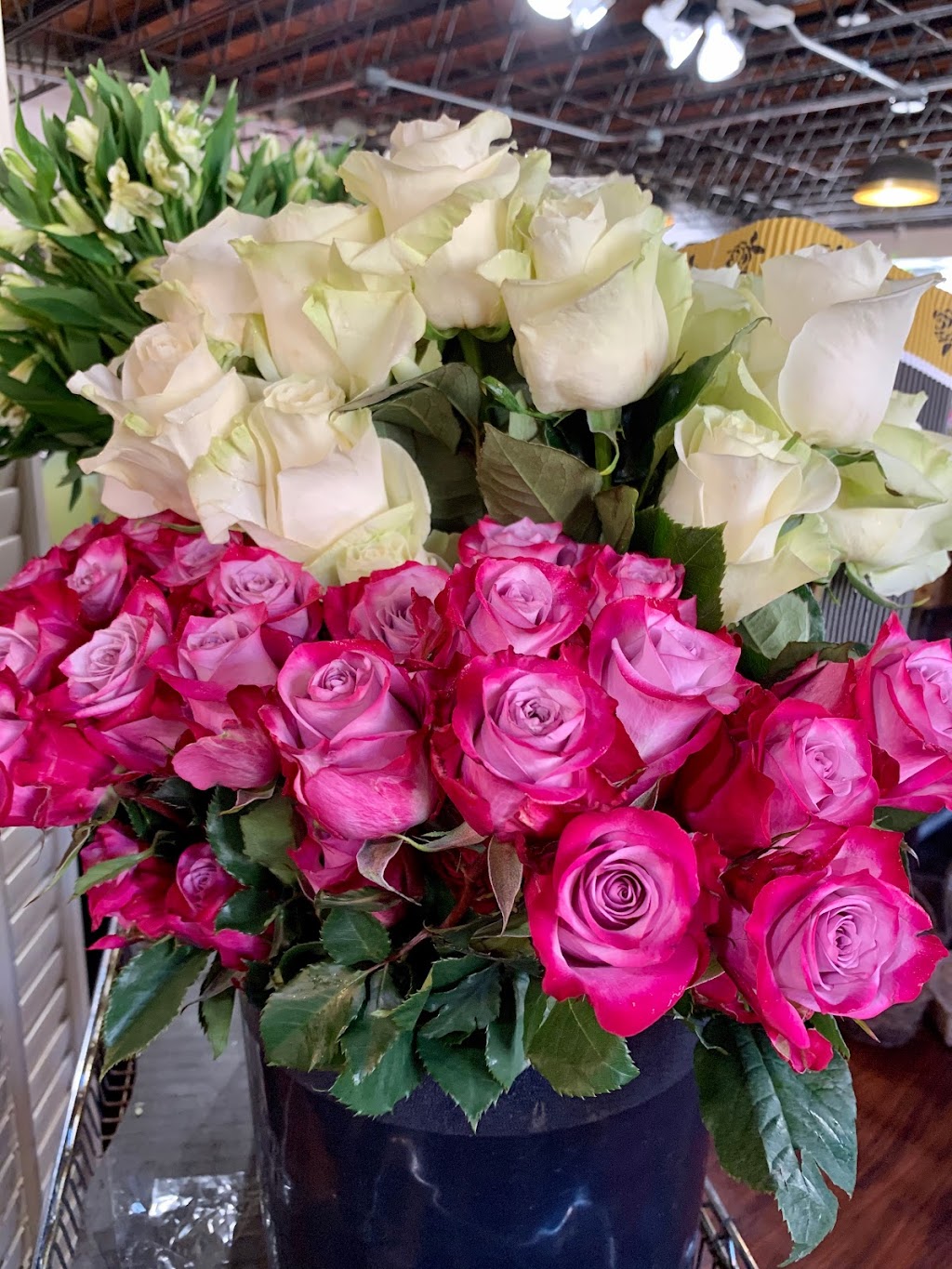 Maris Flowers, Wine, and Gifts | 905 Milwaukee Ave, South Milwaukee, WI 53172, USA | Phone: (414) 431-2030