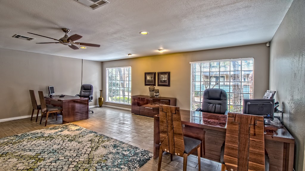 Woodhill Apartments | 1408 Teasley Ln, Denton, TX 76205, USA | Phone: (940) 565-8006