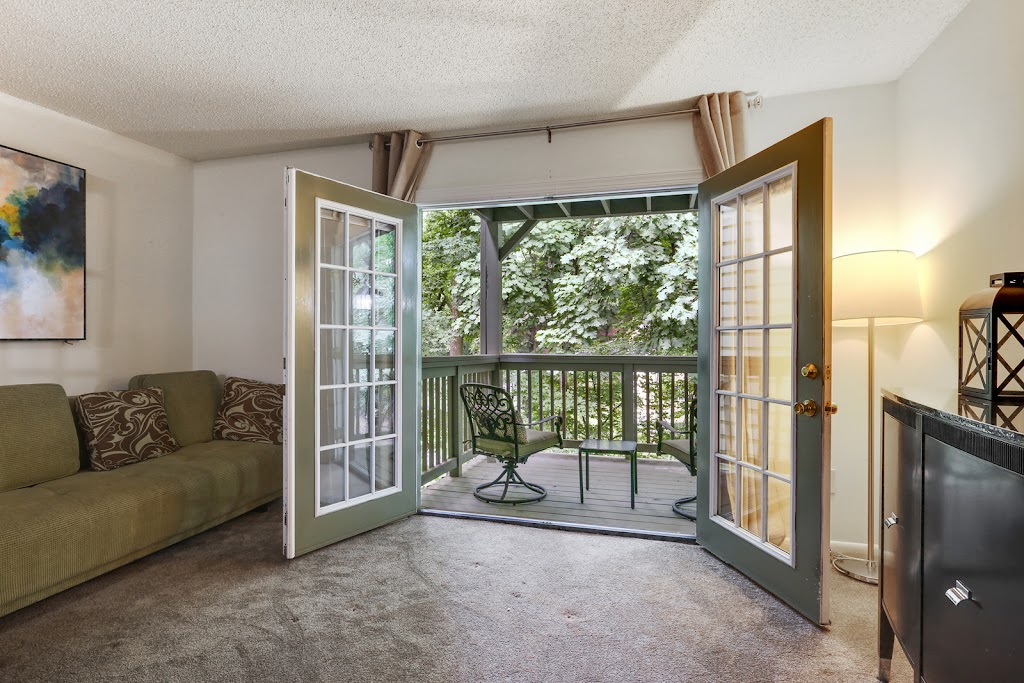 Crest at East Cobb | 1810 Roswell Rd, Marietta, GA 30062, USA | Phone: (770) 746-7691