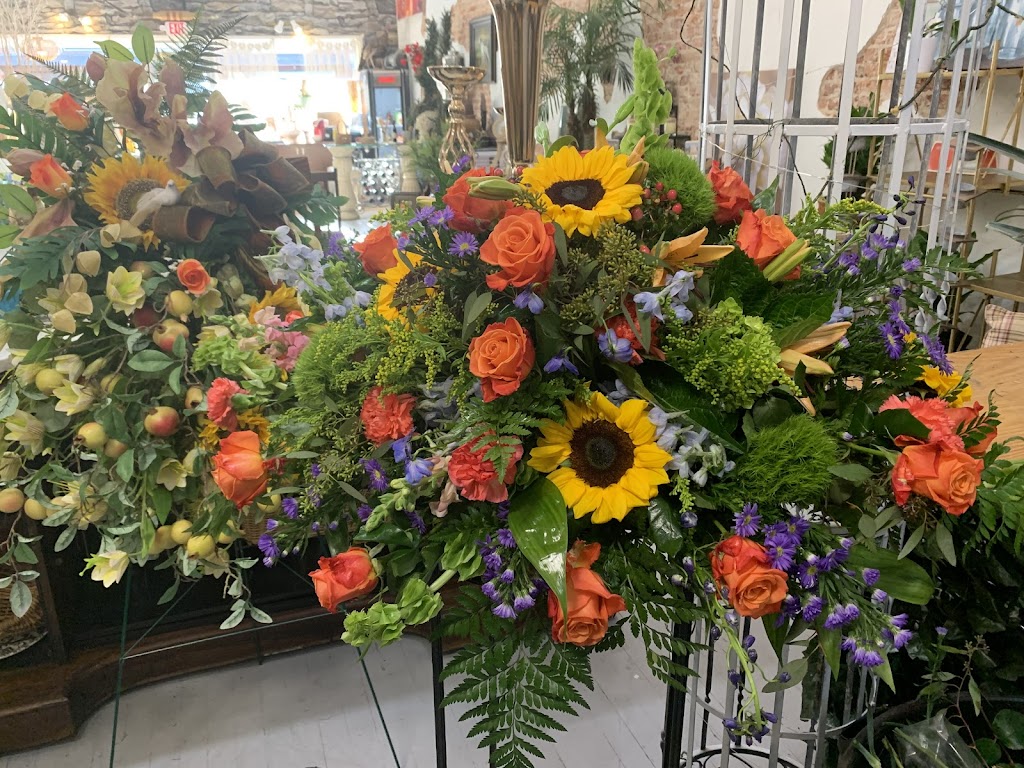 Gails Florist | 102 S Main St, Columbiana, AL 35051, USA | Phone: (205) 669-7061