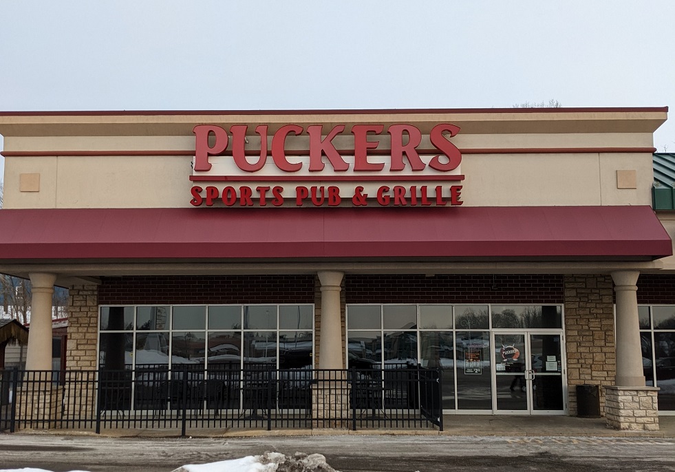 Puckers Sports Pub & Grille | 3199 Whitewood St NW, North Canton, OH 44720, USA | Phone: (330) 526-8013
