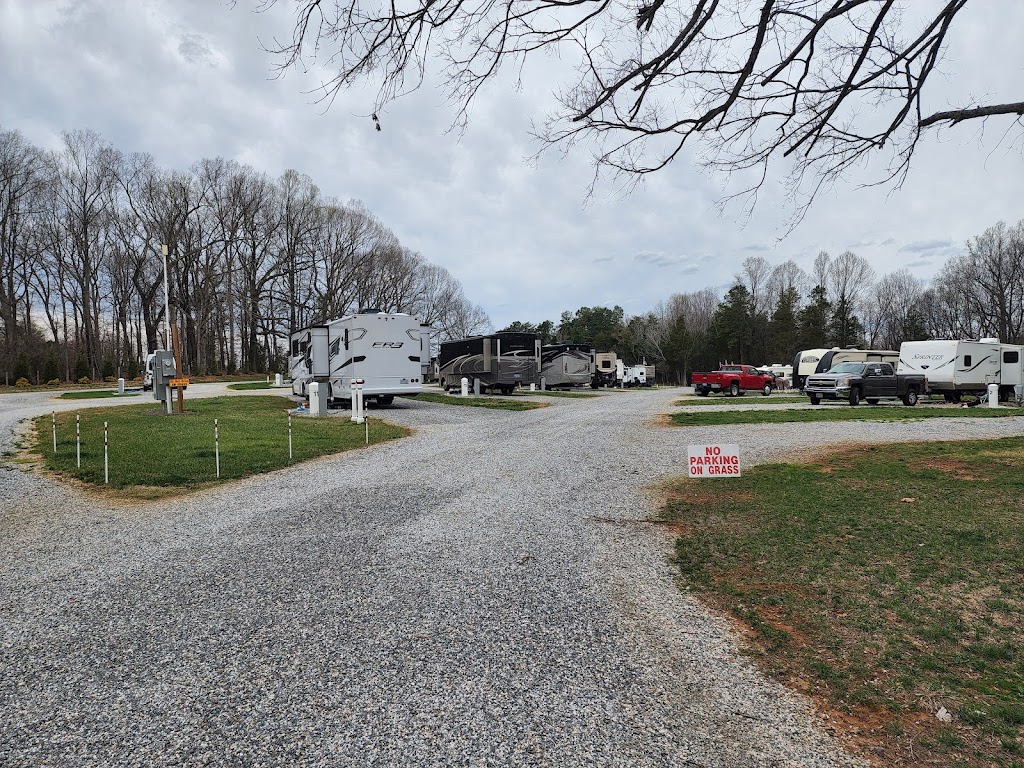 Salem Breeze RV Park | 2784 Hickory Tree Rd, Winston-Salem, NC 27127, USA | Phone: (336) 972-3200