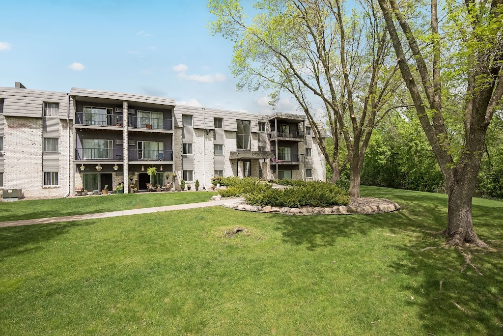 Maplewood Apartments | 2391 Larpenteur Ave E, St Paul, MN 55109, USA | Phone: (651) 777-8123