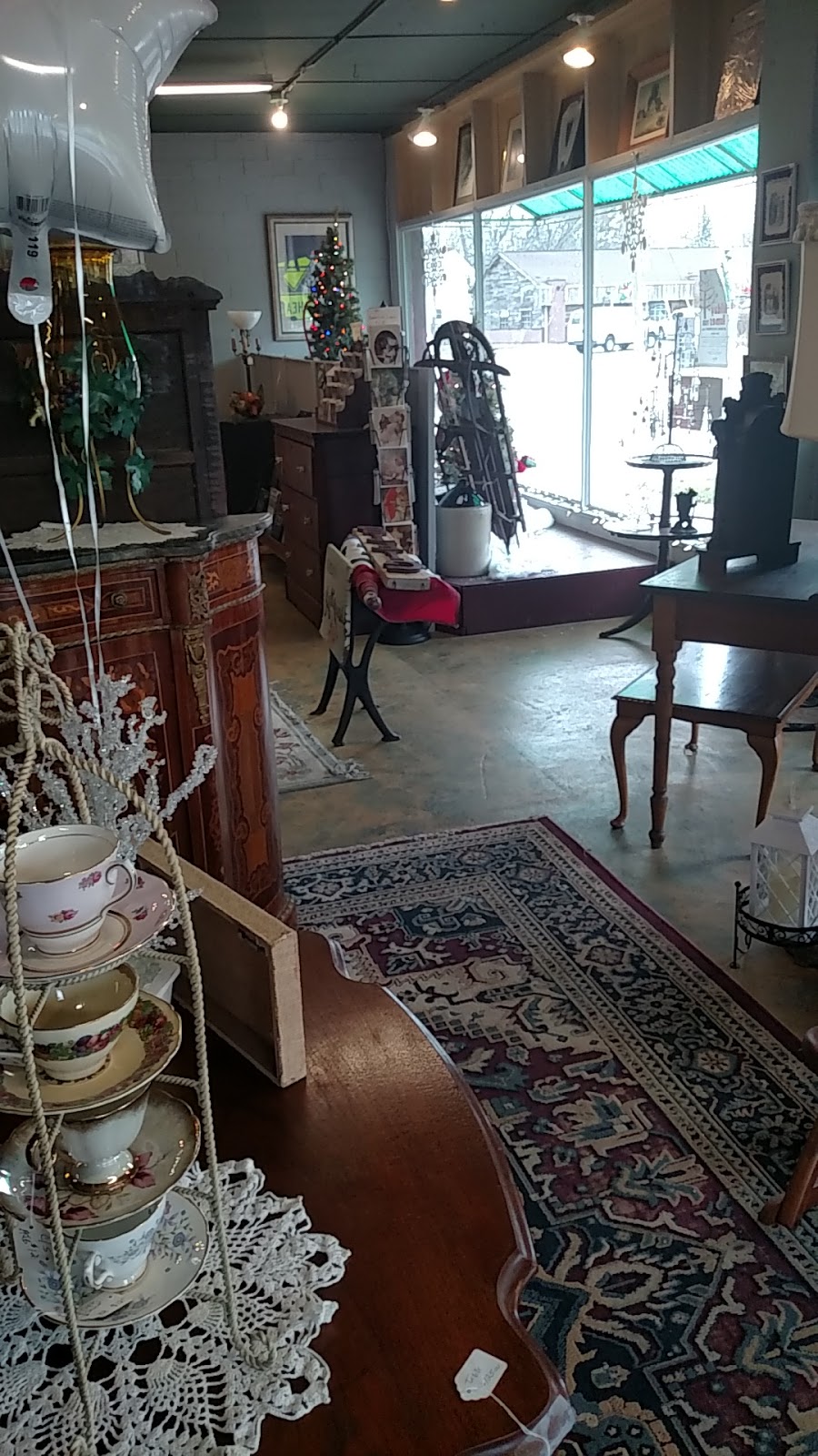 Chelsea Antiques | 407 N Main St, Chelsea, MI 48118, USA | Phone: (734) 475-7131