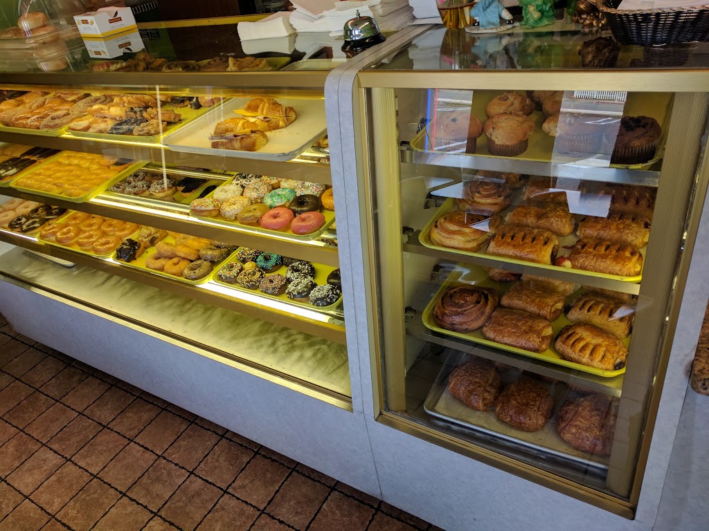 Country Club Donuts | 20040 Santa Ana Ave, Costa Mesa, CA 92626, USA | Phone: (714) 546-4396