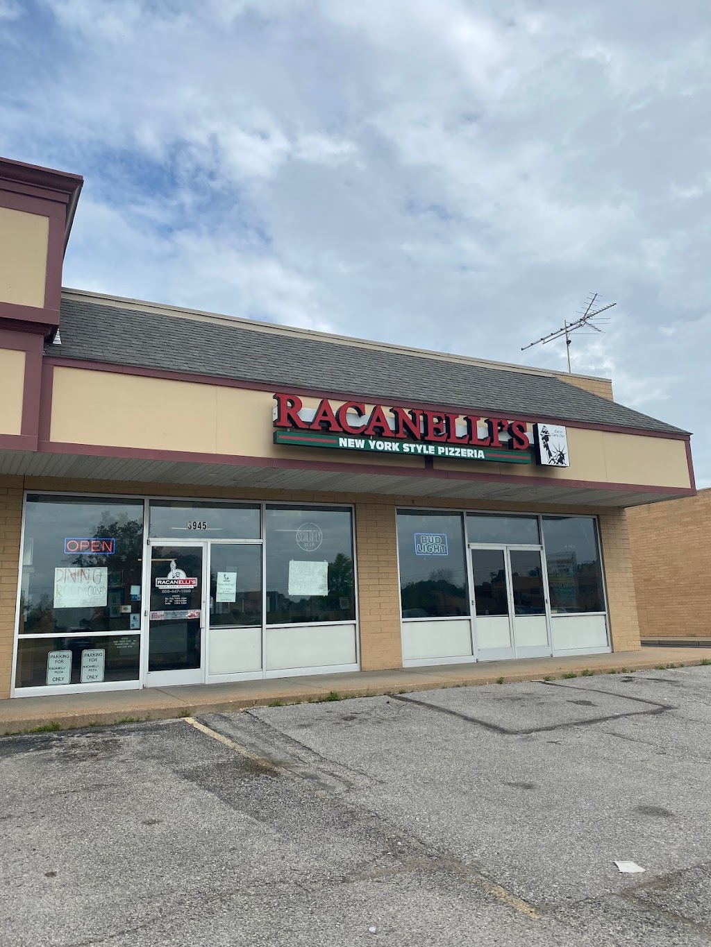 Racanellis Pizza | 3945 Mid Rivers Mall Dr, St Peters, MO 63376, USA | Phone: (636) 447-1999