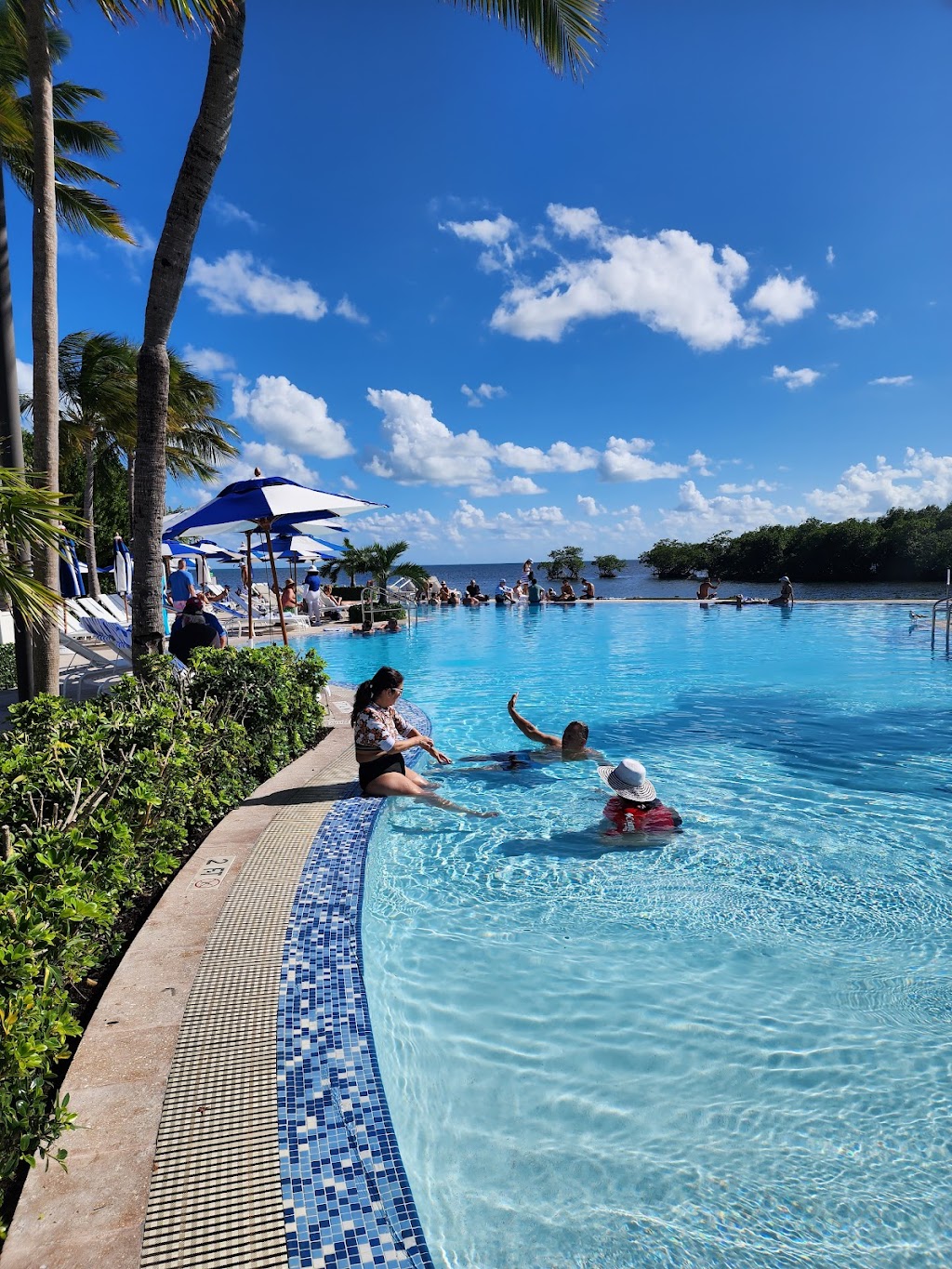 Palm Court | 201 Ocean Reef Dr, Key Largo, FL 33037, USA | Phone: (305) 367-5861