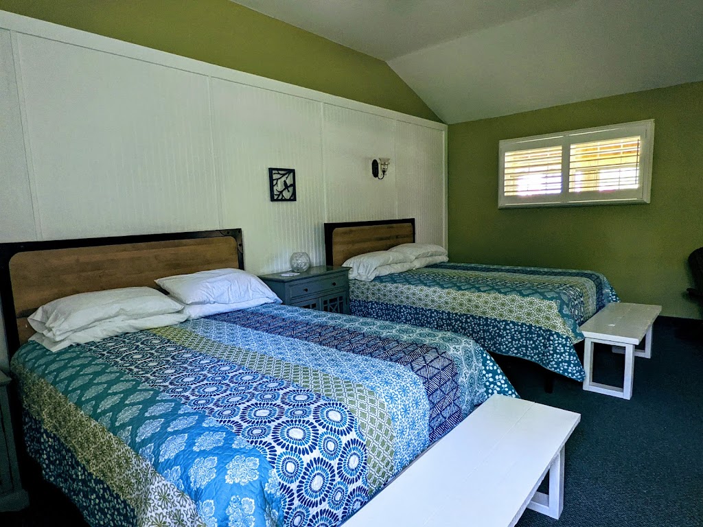 The Wandering Dog Inn | 1060 East West Rd, Pelee Island, ON N0R 1M0, Canada | Phone: (226) 526-5939