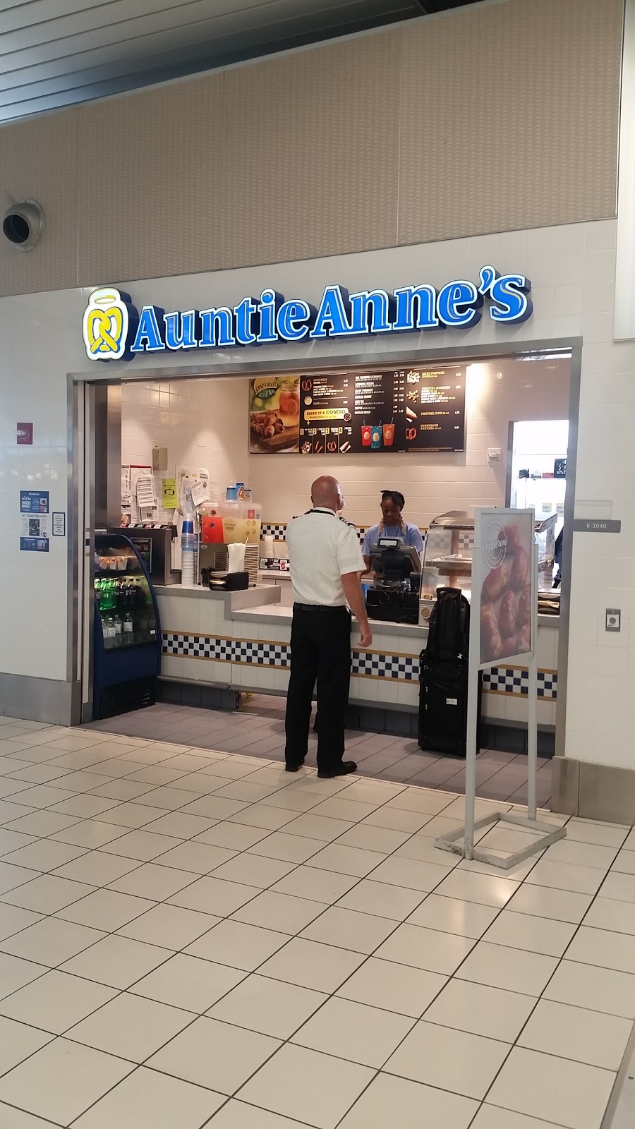 Auntie Annes- Lambert International Airport | ST. LOUIS AIRPORT - SOUTHWEST CONCOURSE, 10701 Lambert Intl Blvd, St. Louis, MO 63145, USA | Phone: (314) 429-3400