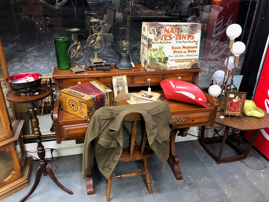 Mr. Darbys Antique & Collectible Emporium | 8574 Market St, Boardman, OH 44512, USA | Phone: (330) 953-3226