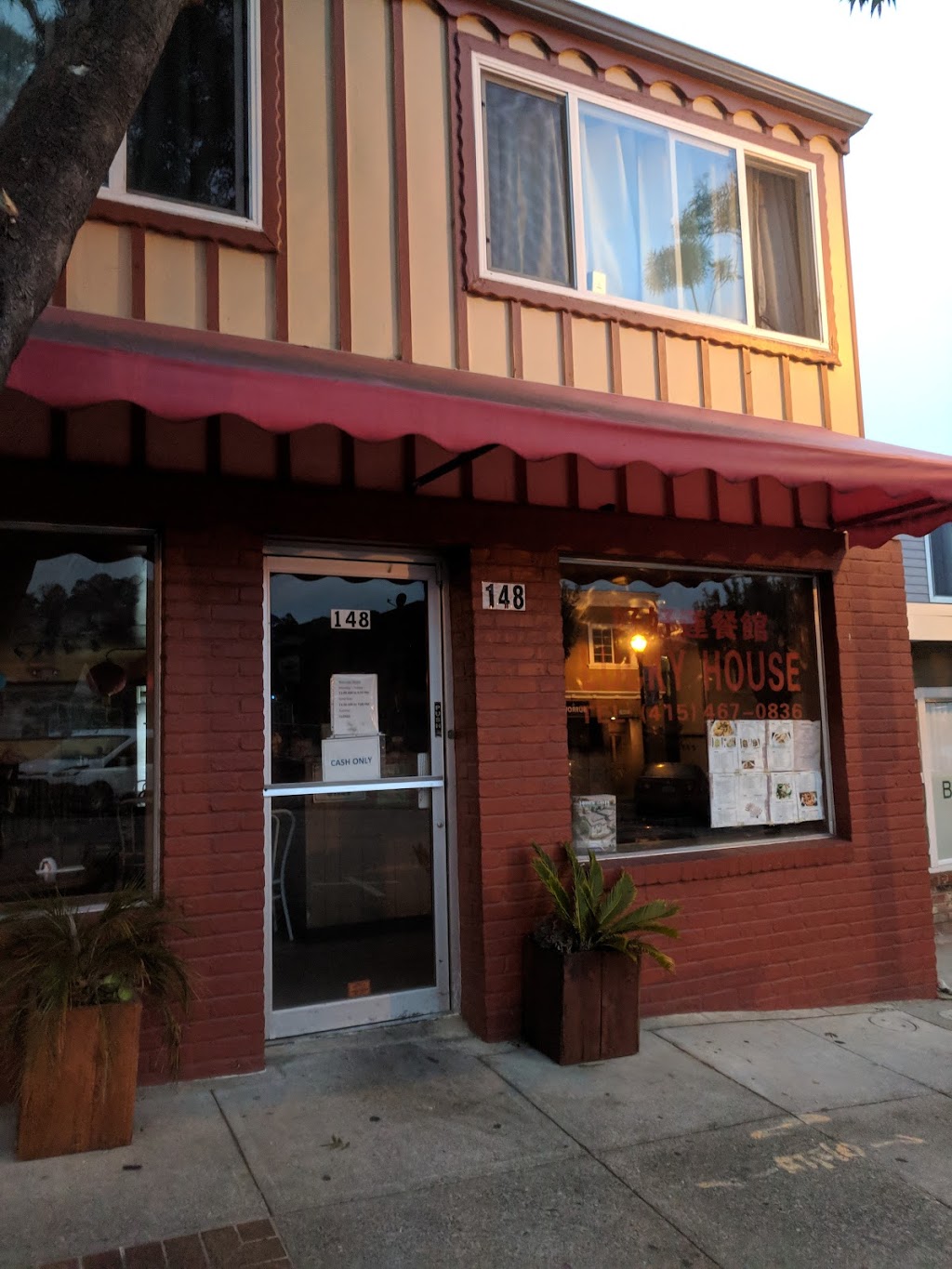 Lucky House Restaurant | 148 Visitacion Ave, Brisbane, CA 94005 | Phone: (415) 467-0836