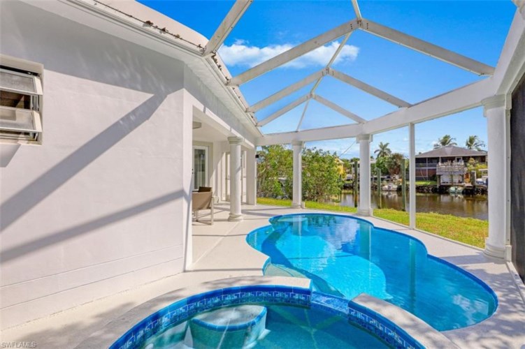 Vicky Dimino Century 21 Real Estate South West Florida | 301 John Ringling Blvd, Sarasota, FL 34236, USA | Phone: (617) 335-0007